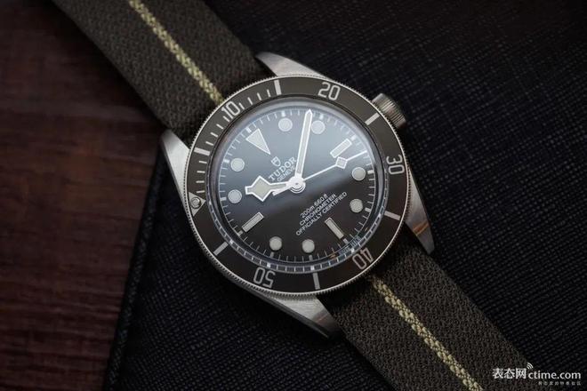 性拉满的表让我等打工人也玩得起贵金属了k8凯发入口预算2-6W这5块稀有属(图4)